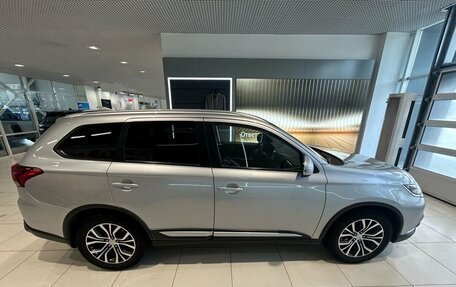 Mitsubishi Outlander III рестайлинг 3, 2017 год, 1 699 000 рублей, 4 фотография