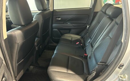 Mitsubishi Outlander III рестайлинг 3, 2017 год, 1 699 000 рублей, 10 фотография