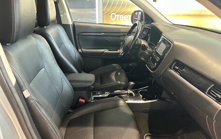 Mitsubishi Outlander III рестайлинг 3, 2017 год, 1 699 000 рублей, 13 фотография