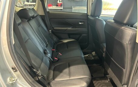 Mitsubishi Outlander III рестайлинг 3, 2017 год, 1 699 000 рублей, 12 фотография
