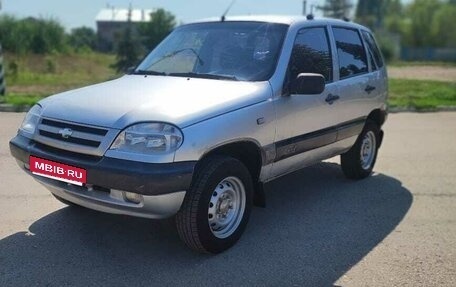 Chevrolet Niva I рестайлинг, 2004 год, 300 000 рублей, 1 фотография