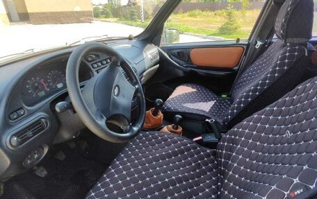 Chevrolet Niva I рестайлинг, 2004 год, 300 000 рублей, 21 фотография