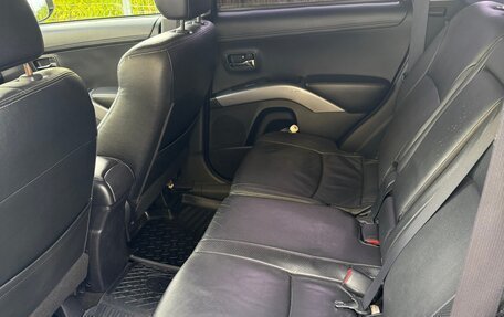 Mitsubishi Outlander III рестайлинг 3, 2011 год, 1 300 000 рублей, 15 фотография