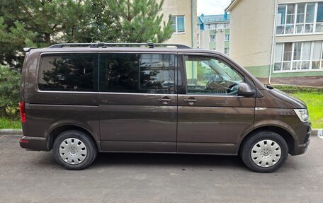 Volkswagen Caravelle T6 рестайлинг, 2015 год, 2 500 000 рублей, 3 фотография
