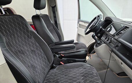 Volkswagen Caravelle T6 рестайлинг, 2015 год, 2 500 000 рублей, 10 фотография