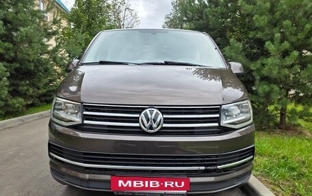 Volkswagen Caravelle T6 рестайлинг, 2015 год, 2 500 000 рублей, 2 фотография
