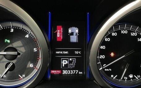 Toyota Land Cruiser Prado 150 рестайлинг 2, 2017 год, 3 435 000 рублей, 6 фотография
