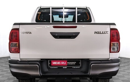 Toyota Hilux VIII, 2021 год, 4 100 000 рублей, 6 фотография