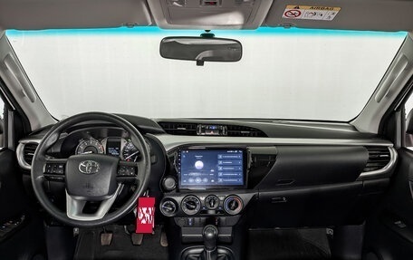 Toyota Hilux VIII, 2021 год, 4 100 000 рублей, 14 фотография