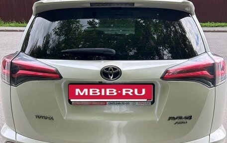 Toyota RAV4, 2017 год, 2 450 000 рублей, 9 фотография