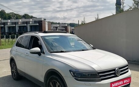 Volkswagen Tiguan II, 2017 год, 2 200 000 рублей, 2 фотография