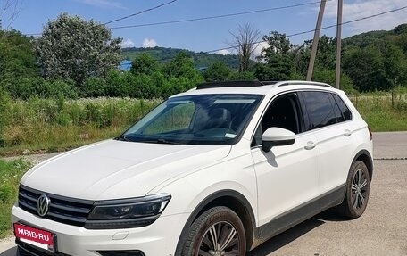 Volkswagen Tiguan II, 2017 год, 2 200 000 рублей, 3 фотография