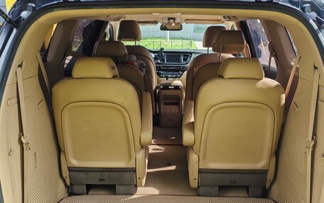 KIA Carnival III, 2017 год, 2 400 000 рублей, 8 фотография
