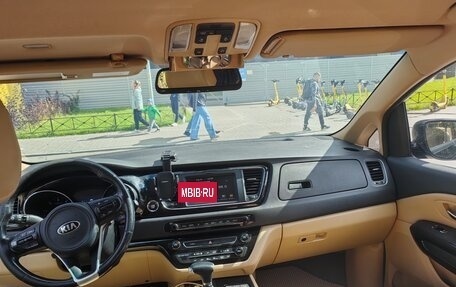 KIA Carnival III, 2017 год, 2 400 000 рублей, 9 фотография