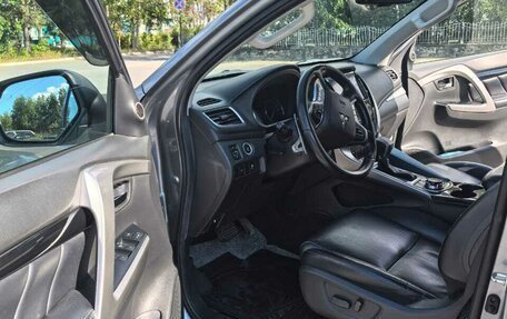 Mitsubishi Pajero Sport III рестайлинг, 2017 год, 2 990 000 рублей, 5 фотография