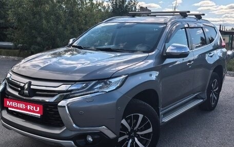 Mitsubishi Pajero Sport III рестайлинг, 2017 год, 2 990 000 рублей, 2 фотография
