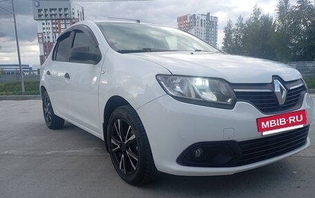 Renault Logan II, 2018 год, 900 000 рублей, 4 фотография