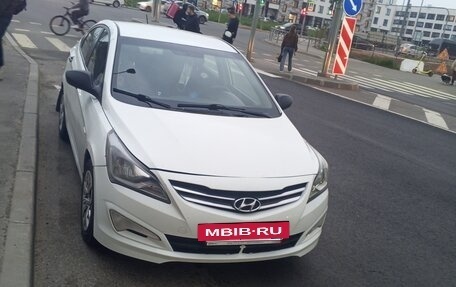 Hyundai Solaris II рестайлинг, 2015 год, 590 000 рублей, 3 фотография