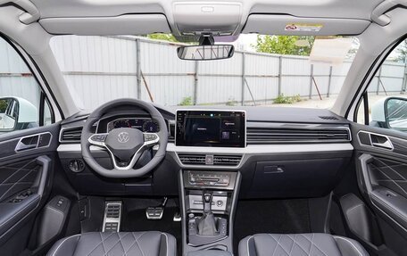 Volkswagen Tiguan II, 2024 год, 3 242 342 рублей, 8 фотография