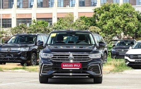 Volkswagen Tiguan II, 2024 год, 3 242 342 рублей, 2 фотография