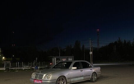 Mercedes-Benz E-Класс, 1995 год, 300 000 рублей, 1 фотография