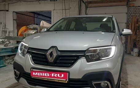 Renault Logan II, 2019 год, 815 000 рублей, 2 фотография