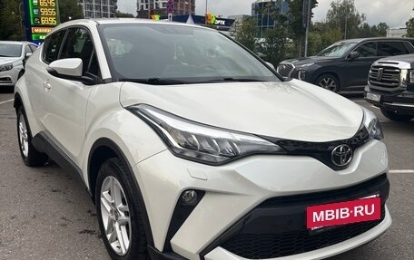 Toyota C-HR I рестайлинг, 2020 год, 2 700 000 рублей, 3 фотография