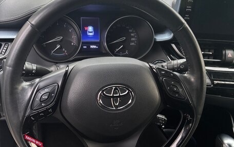 Toyota C-HR I рестайлинг, 2020 год, 2 700 000 рублей, 8 фотография