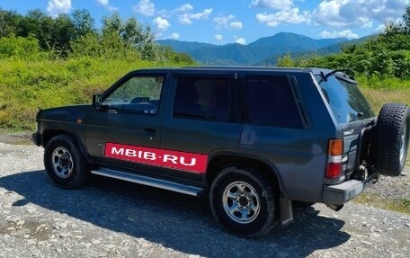 Nissan Terrano II рестайлинг, 1992 год, 520 000 рублей, 3 фотография