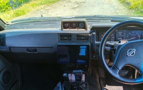 Nissan Terrano II рестайлинг, 1992 год, 520 000 рублей, 9 фотография