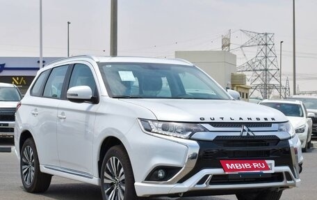 Mitsubishi Outlander III рестайлинг 3, 2022 год, 2 550 000 рублей, 6 фотография