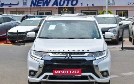 Mitsubishi Outlander III рестайлинг 3, 2022 год, 2 550 000 рублей, 5 фотография