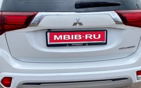 Mitsubishi Outlander III рестайлинг 3, 2022 год, 2 550 000 рублей, 17 фотография