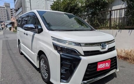 Toyota Voxy III, 2021 год, 2 650 000 рублей, 1 фотография