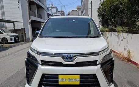 Toyota Voxy III, 2021 год, 2 650 000 рублей, 2 фотография