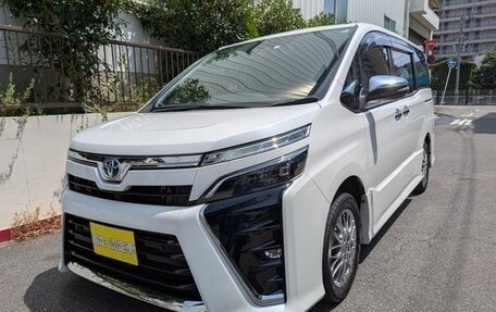 Toyota Voxy III, 2021 год, 2 650 000 рублей, 3 фотография
