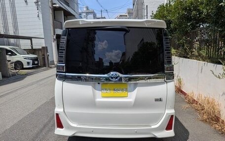 Toyota Voxy III, 2021 год, 2 650 000 рублей, 5 фотография