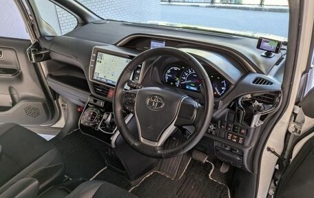 Toyota Voxy III, 2021 год, 2 650 000 рублей, 10 фотография