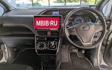 Toyota Voxy III, 2021 год, 2 650 000 рублей, 11 фотография