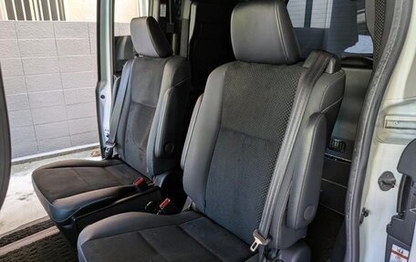 Toyota Voxy III, 2021 год, 2 650 000 рублей, 27 фотография