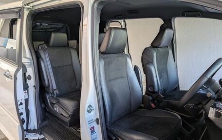 Toyota Voxy III, 2021 год, 2 650 000 рублей, 39 фотография