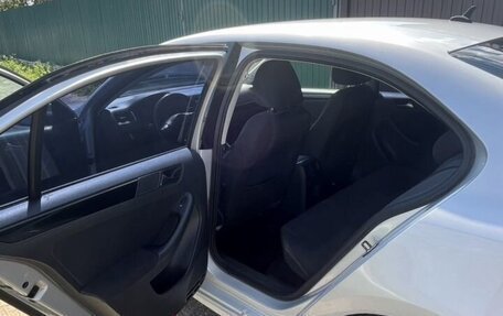 Volkswagen Jetta VI, 2011 год, 1 100 000 рублей, 12 фотография