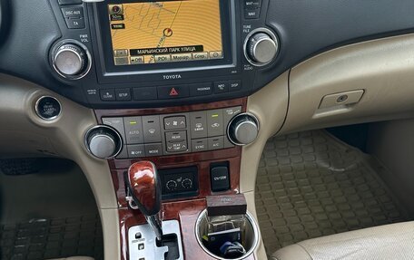 Toyota Highlander III, 2011 год, 1 950 000 рублей, 12 фотография