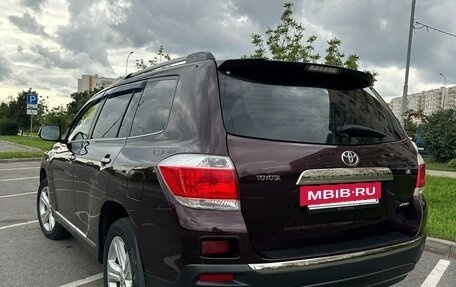 Toyota Highlander III, 2011 год, 1 950 000 рублей, 4 фотография
