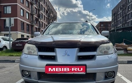 Mitsubishi Outlander III рестайлинг 3, 2006 год, 630 000 рублей, 3 фотография