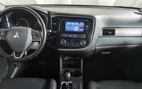 Mitsubishi Outlander III рестайлинг 3, 2015 год, 1 459 000 рублей, 11 фотография