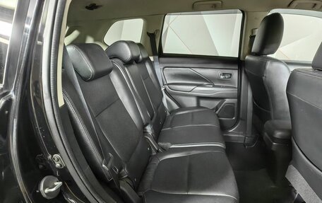 Mitsubishi Outlander III рестайлинг 3, 2015 год, 1 459 000 рублей, 12 фотография