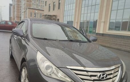 Hyundai Sonata VI, 2011 год, 900 000 рублей, 1 фотография