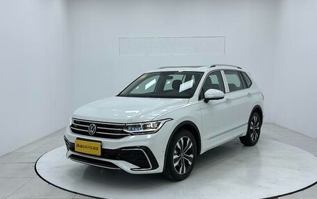 Volkswagen Tiguan, 2024 год, 3 567 000 рублей, 3 фотография