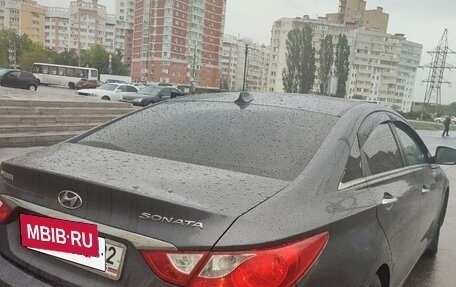 Hyundai Sonata VI, 2011 год, 900 000 рублей, 2 фотография